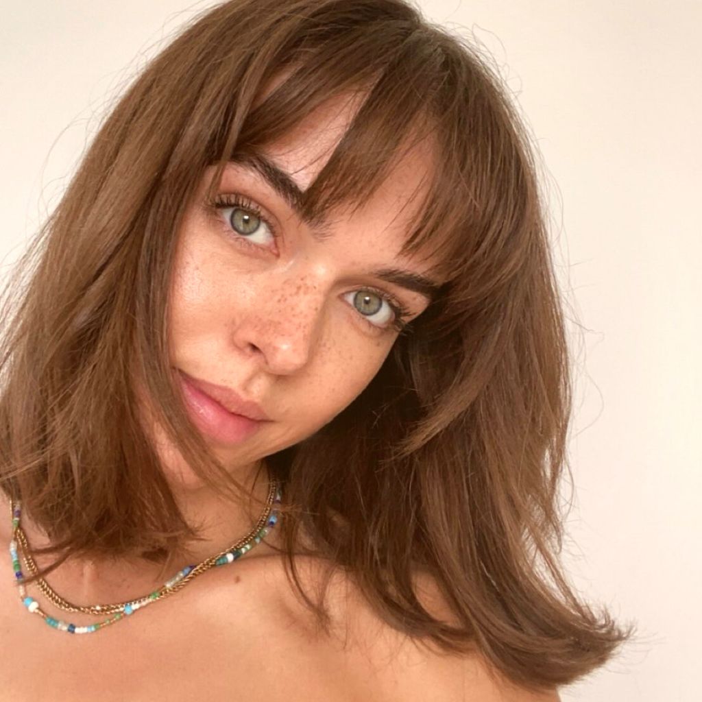 brunette with 1B type hair